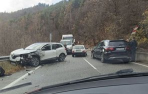 временно ограничено движението пътя хвойна нареченски бани заради катастрофа