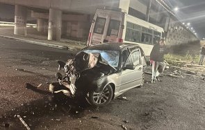 шокиращо брутална катастрофа софия кола бус пътници пострадали снимки видео