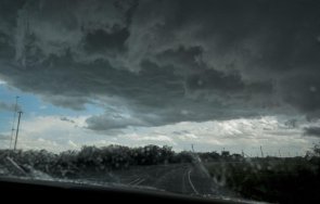 опасно време червен код гърция бурята байрон настъпва