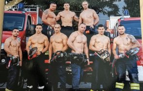 варненски пожарникари разголиха благотворителен календар