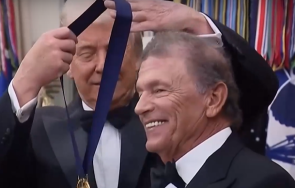 тръмп връчи медали носителите наградите кенеди център