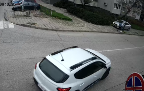 заснеха шофьор движи тротоар хасково видео