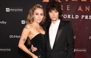 каза майли сайръс сгоди