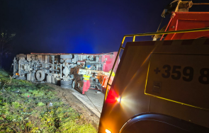 тир превозващ пратки обърна прохода републиката