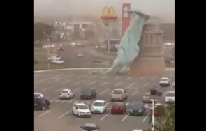 силен вятър събаря копие статуята свободата бразилия