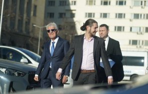 деребеите доган ресторант оставката парламента празнуват падането кабинета снимки