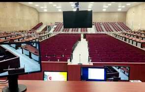 турция съдят стотици обвиняеми едновременно нова съдебна зала масови процеси