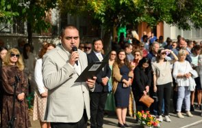 мълния извратения директор снимал ученици тоалетната александър евтимов близък васил терзиев кмета слатина георги илиев снимки