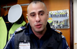 героизъм пътя полицай помогна ескортира бременна жена болницата