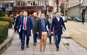 заболи коремът смях пусни тиктока чуем кокора протестират пепеците