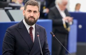 български депутат направи нещо немислимо плачеше дете видео