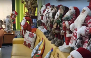 счетоводител благоевград колекционира фигурки дядо коледа вече 100