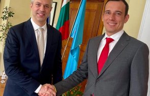 скандал кметът варна нова издънка полиция охранява български хора морската градина