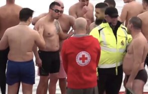 копаем дъното патриархът разтърсващо слово господ докато мераклии хванат кръста крещят подсвиркват все едно мач щяха сбият видео