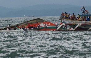 лодка обърна нигерия удавени