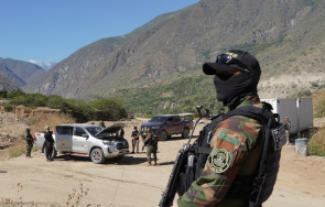 убиха трима нападение златна мина перу