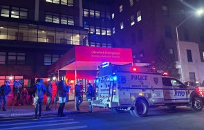 полицията застреля въоръжен мъж барикадирал болница бруклин