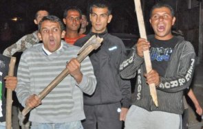 масов бой дървени колове плевенско село пострадали задържани