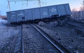 товарен влак вагона дерайлира русия снимки