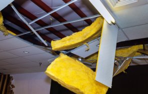 срути таван мол солун ранена жена видео