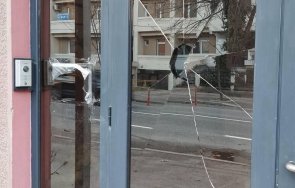 атака нападнаха българското посолство скопие външно министерство мигновена реакция снимки