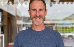 австралийският писател крейг силви обвинен експлоатация деца