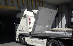 камион изтряска мост подбалканския път снимка