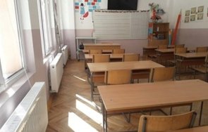 скандал родопите уволниха извратен директор заключвал кабинета опипвал ученички