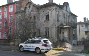 бургас откриха труп престъпник наркомани изоставена къща снимки