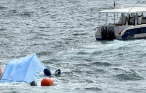 лодка френски туристи преобърна оман трима загинаха