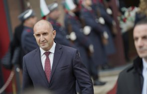 извънредно пик гражданинът радев напусна президентството извика малобройна агитка пази медиите снимки видео