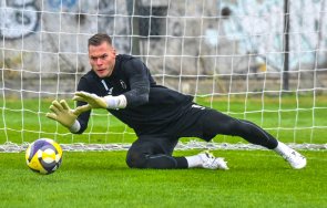 поляци напират вратаря локомотив пловдив