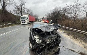 зловеща катастрофа германец уби челен удар мъж монтанско снимки