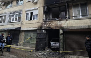 голям пожар избухна плевен изпепелени кола дограма апартаменти снимки видео