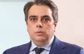 константин мишев приключи асен василев всичко човек смешно пълничък ококорен каудильо мечта ръководи