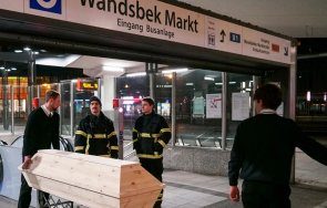 поредно зверство мигрант сграбчи годишно момиче хамбург хвърли влака