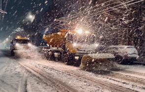 българия капана зимата пътнически автобус остана блокиран часове монтанско