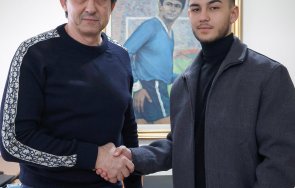 левски подписа сина бабангида