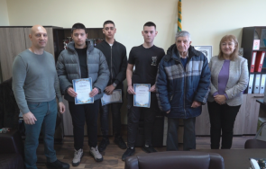 тийнейджъри спасиха дядо румънски крадци монтана