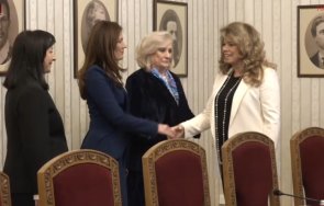 първо пик три жени дпс ново начало консултации йотова избора служебен кабинет около какви приоритети обединиха живо снимки