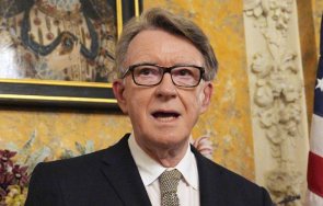 бивш посланик подаде оставка заради връзки епстийн