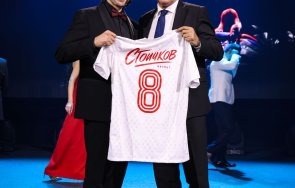 ясно изиграе ицо стоичков филмът