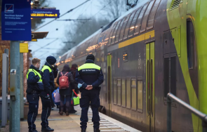 кондуктор влак почина наръган пътник проверка билети