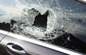 бяс разярена жена потроши юмруци бмв