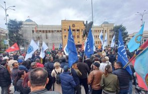 съюзът синдикатите северна македония блокира сградата парламента скопие
