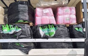 митничари заловиха 481040 незаконни хладилни агенти снимки