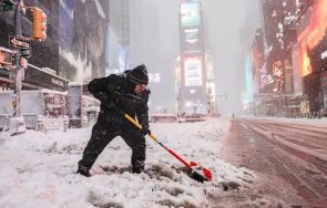 силна снежна буря връхлетя източното крайбрежие сащ