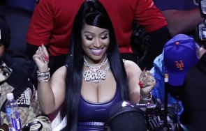 ники минаж получи библия подписана тръмп