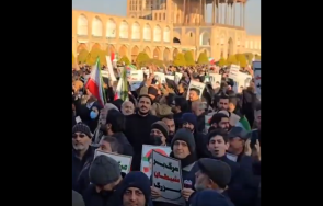 иран обяви дневен траур заради смъртта аятолаха хиляди събраха техеран негова памет видео