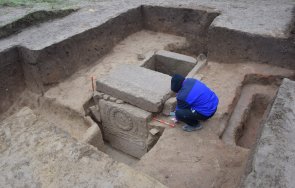 откриха гробница центурион изкореняване дърво частен имот свищов снимки